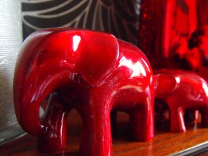 03 red elephants